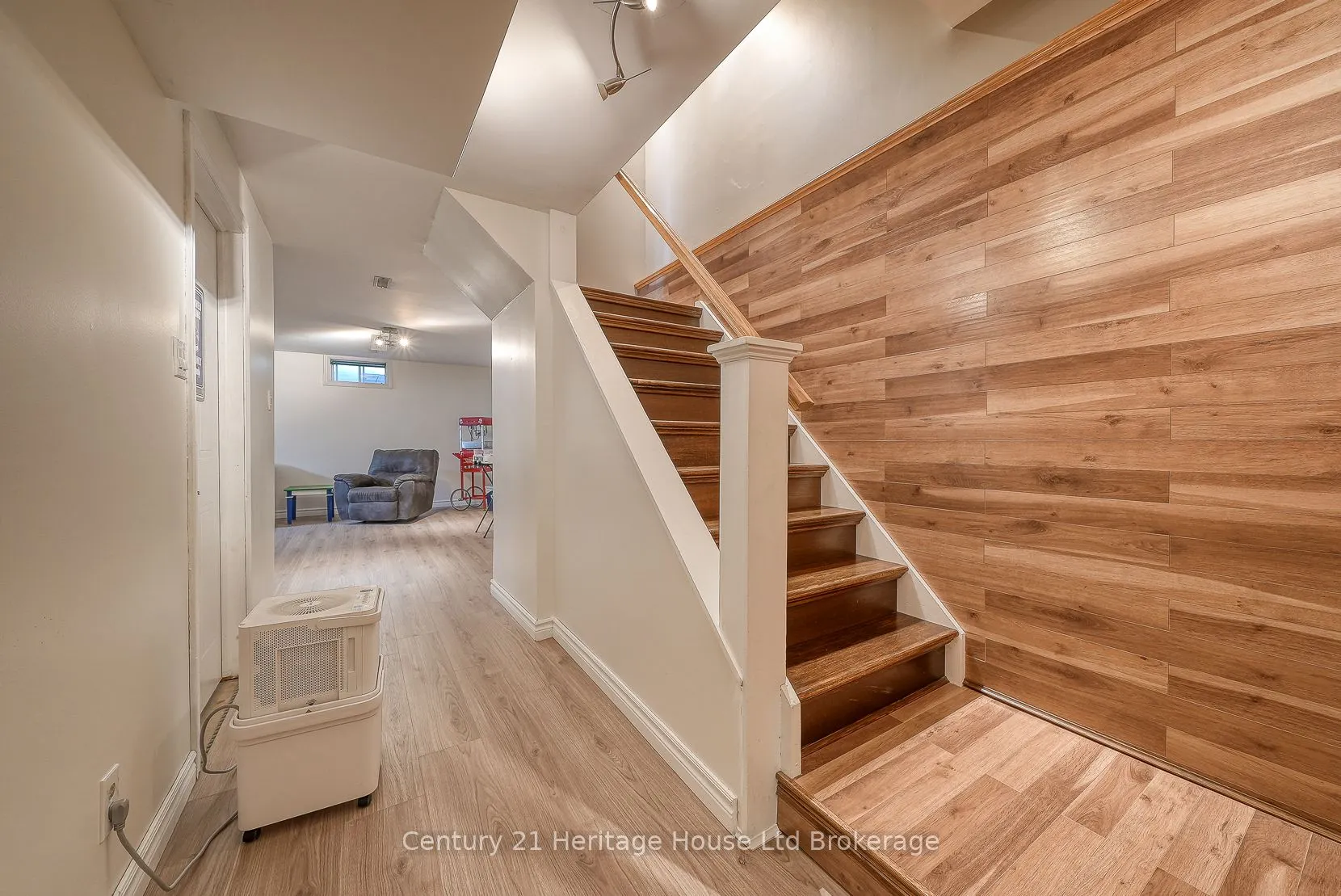 5 Mohican Drive