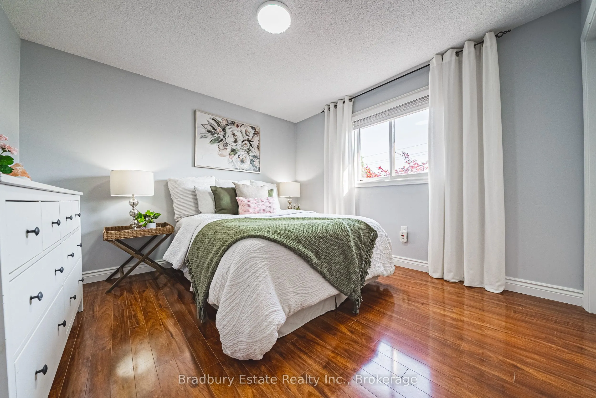 176 Highland Road W