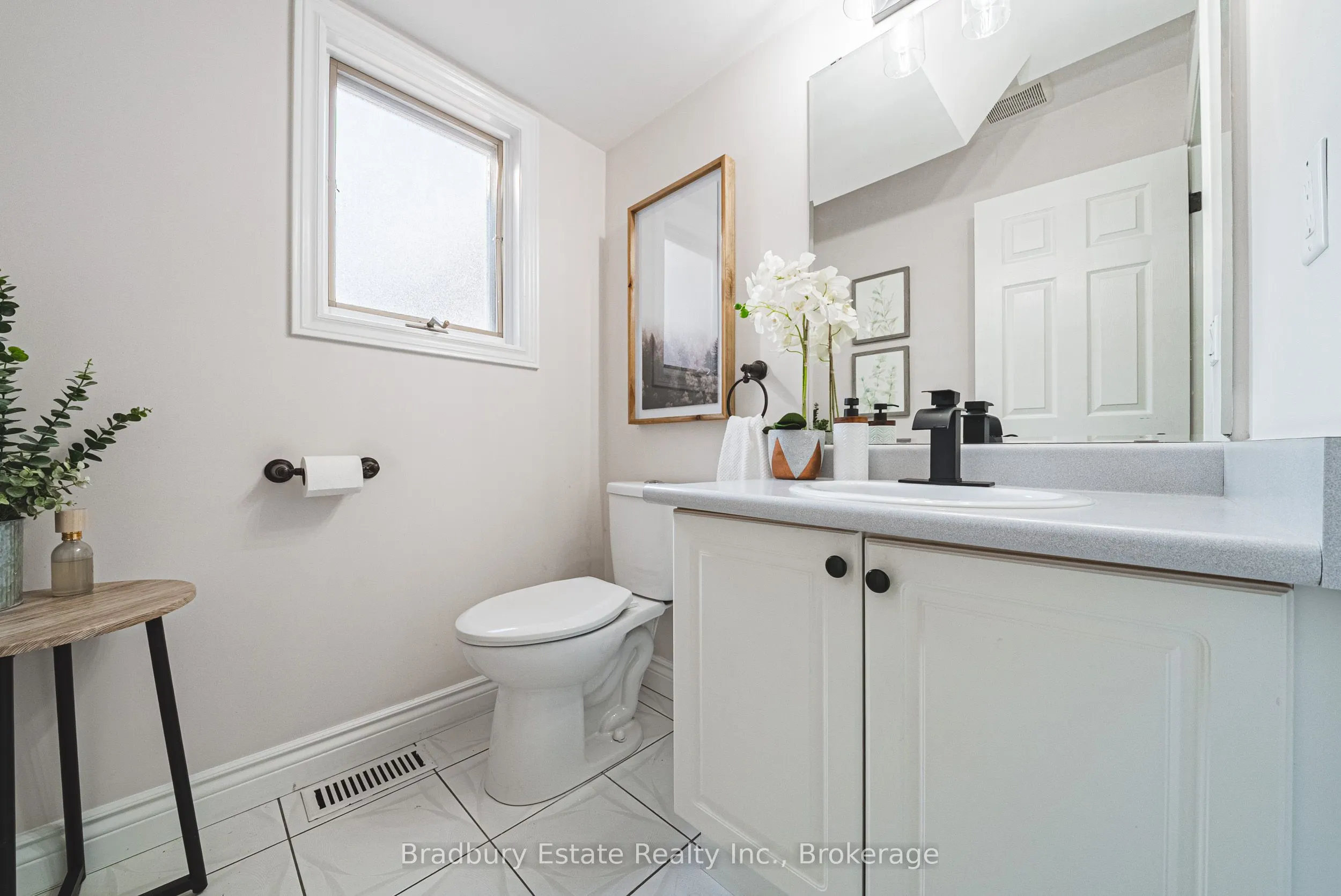 176 Highland Road W