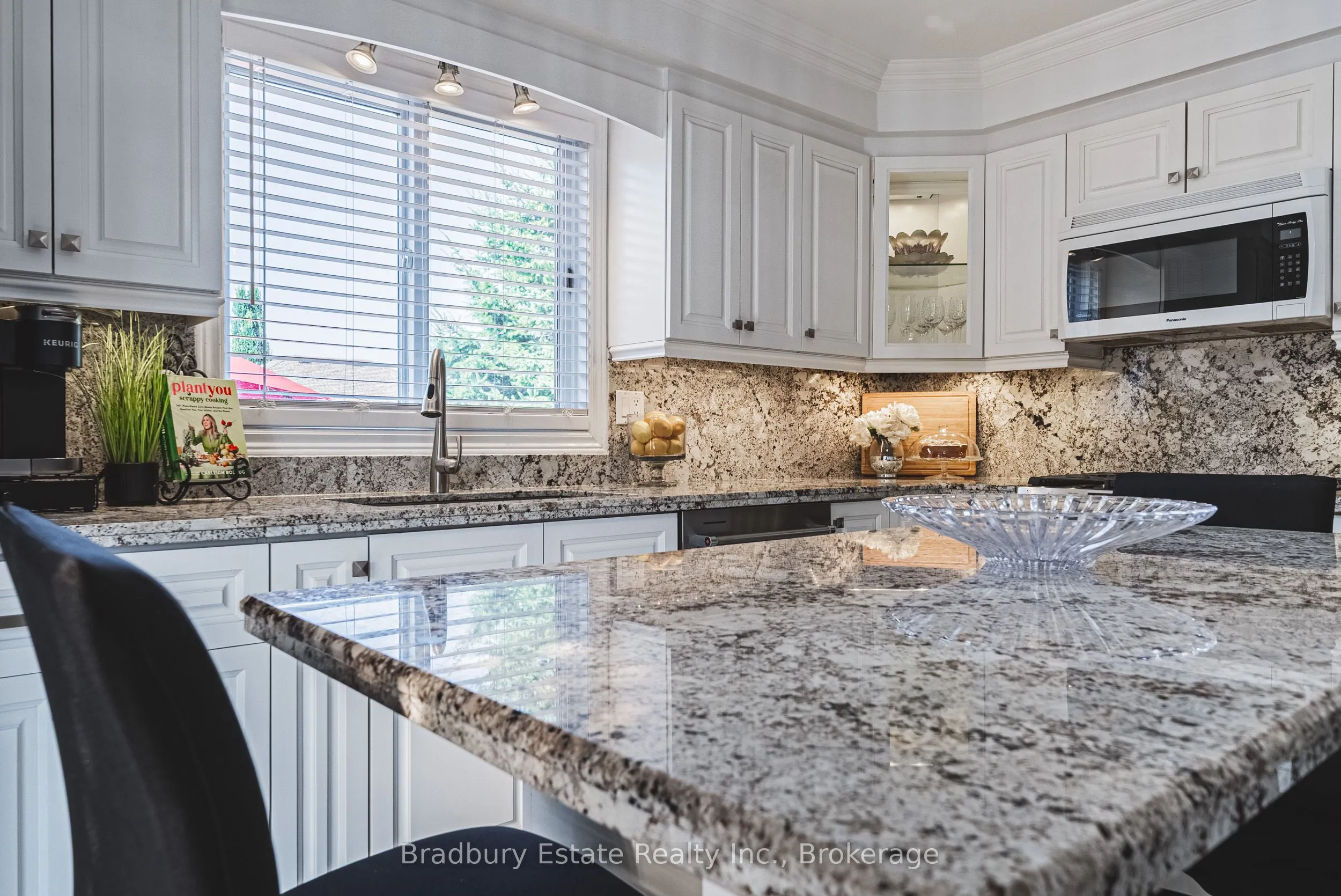 176 Highland Road W