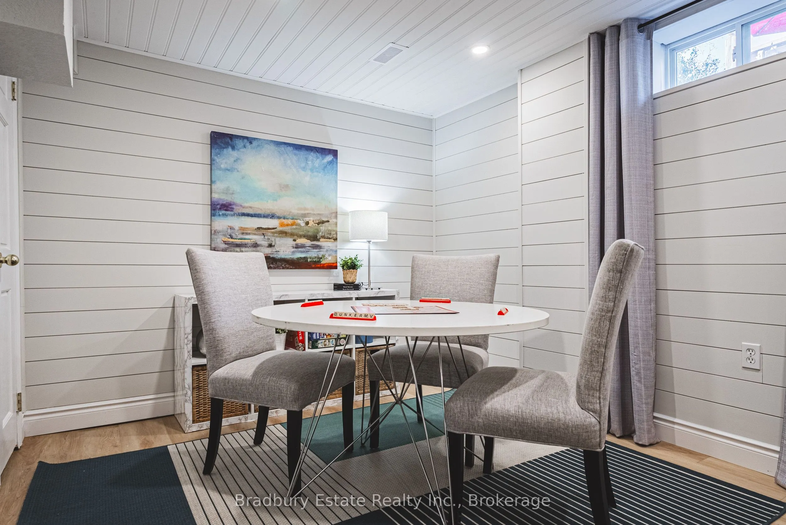 176 Highland Road W