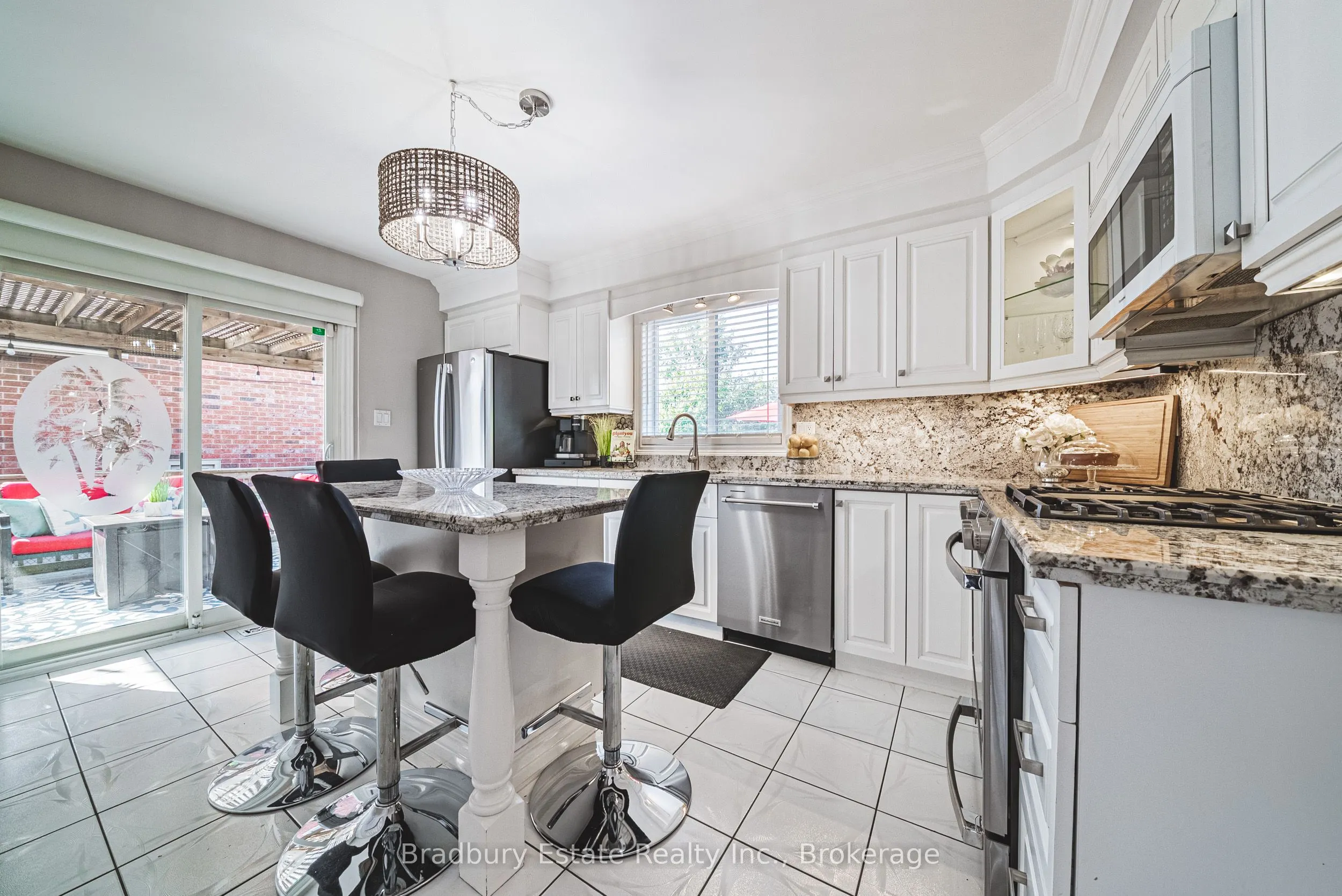176 Highland Road W