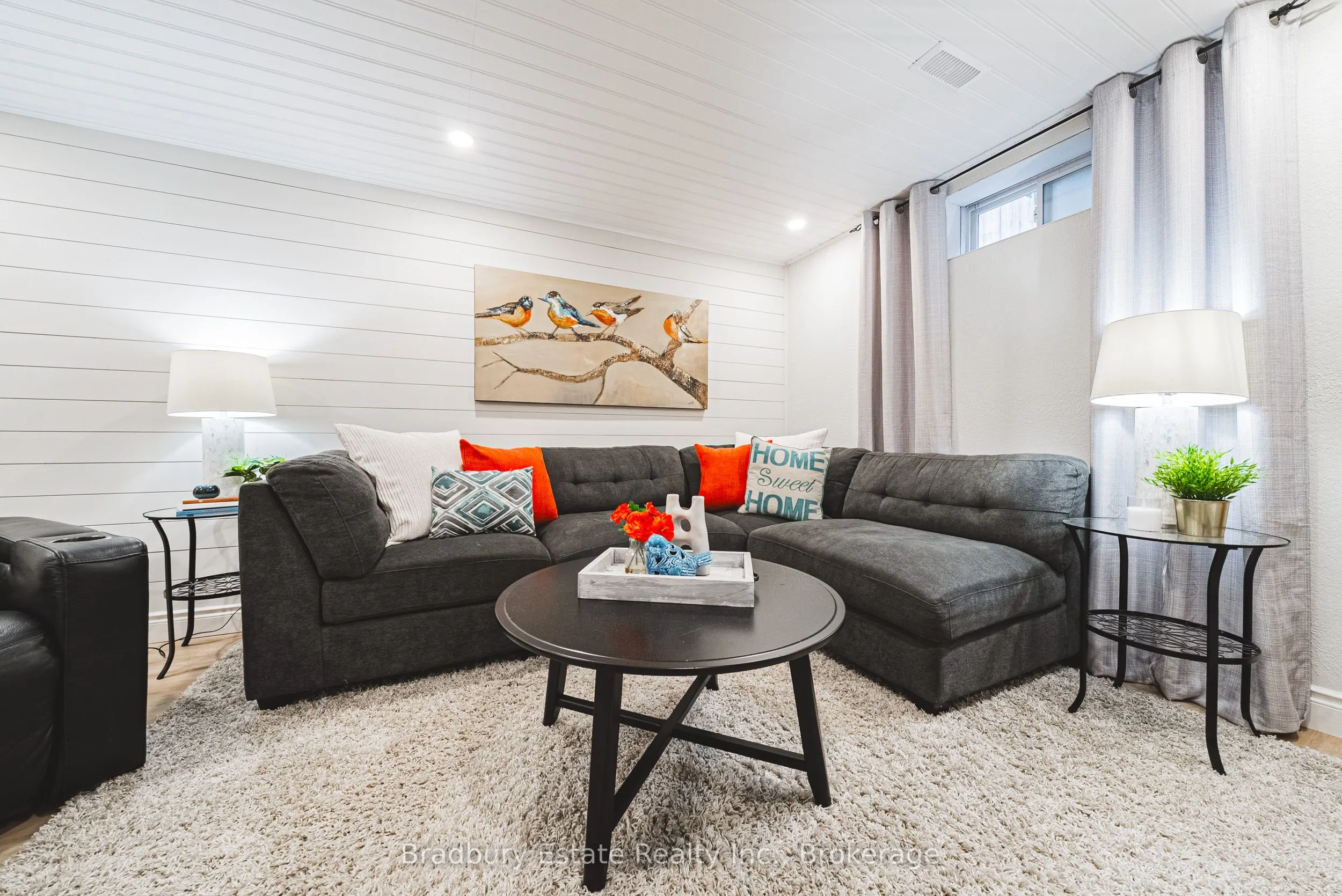 176 Highland Road W