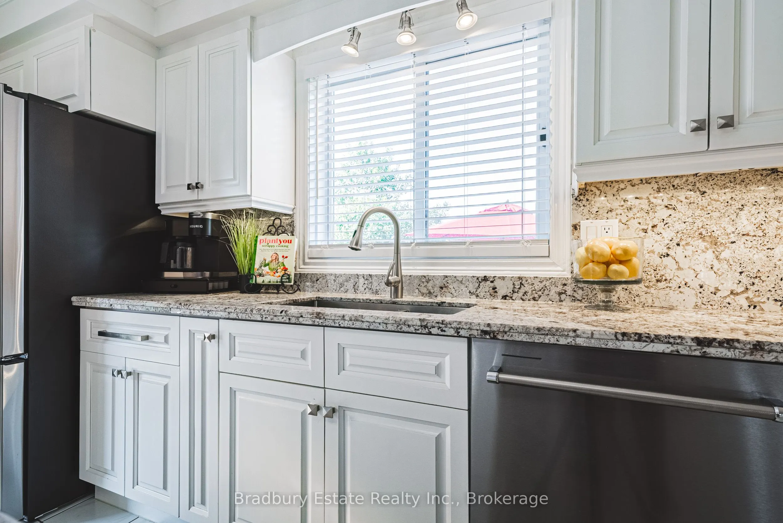 176 Highland Road W