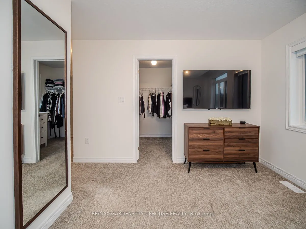 111 STARFIRE Crescent