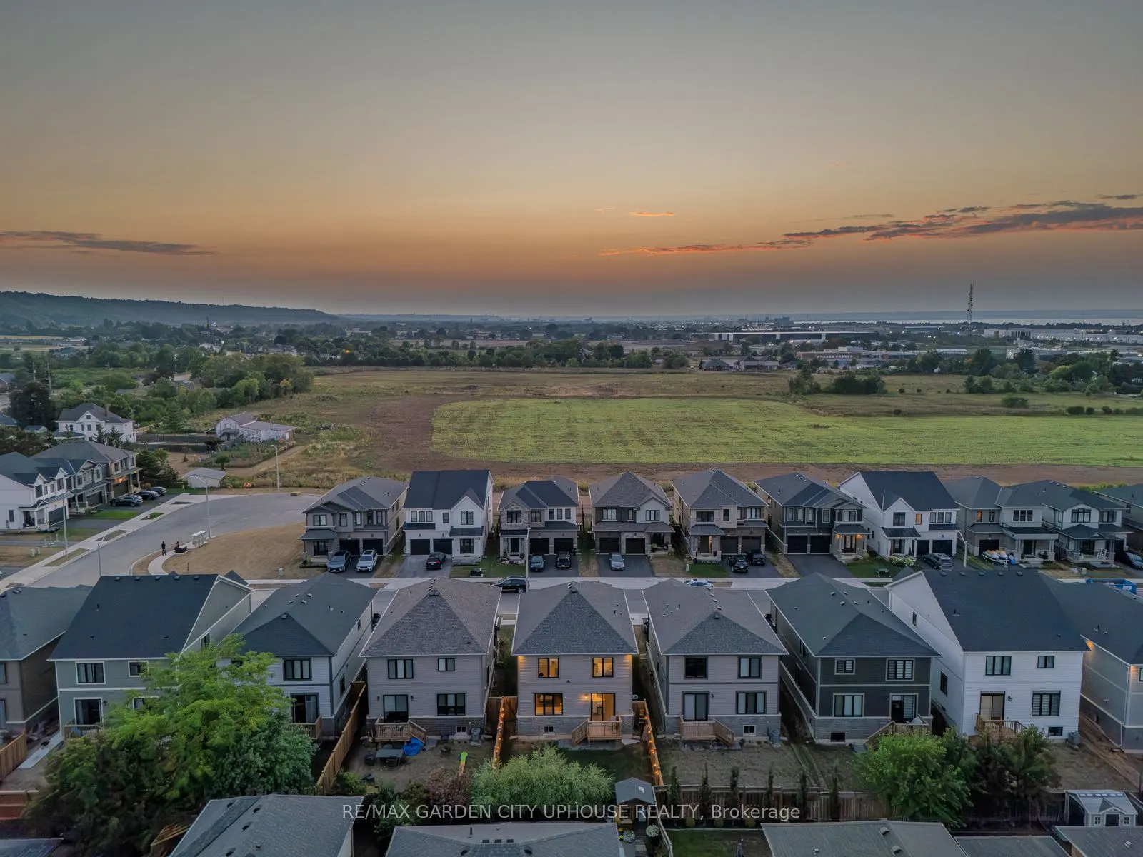 111 STARFIRE Crescent