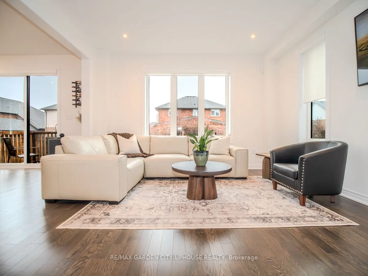 111 STARFIRE Crescent