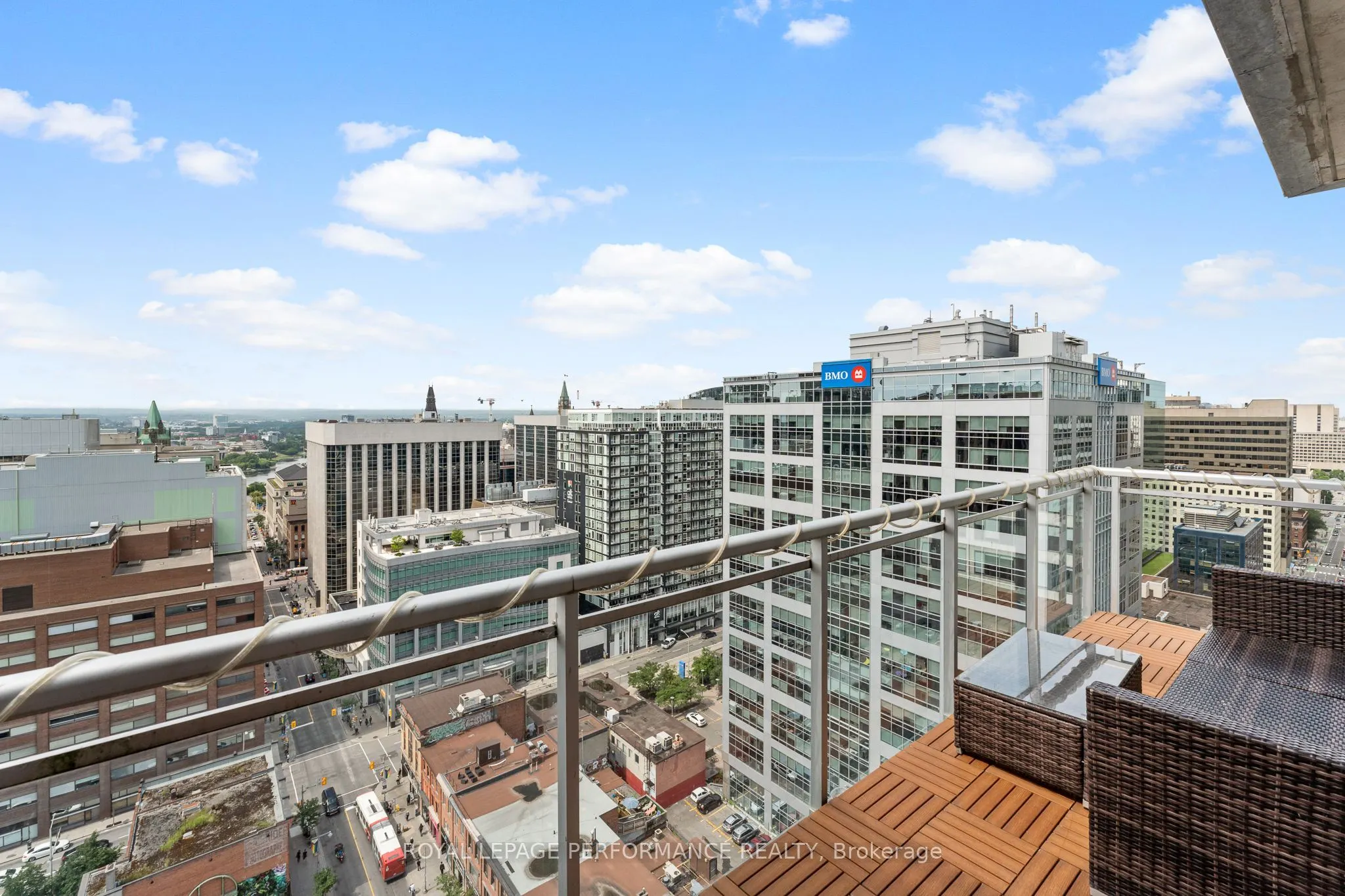 324 Laurier Avenue W, #2209
