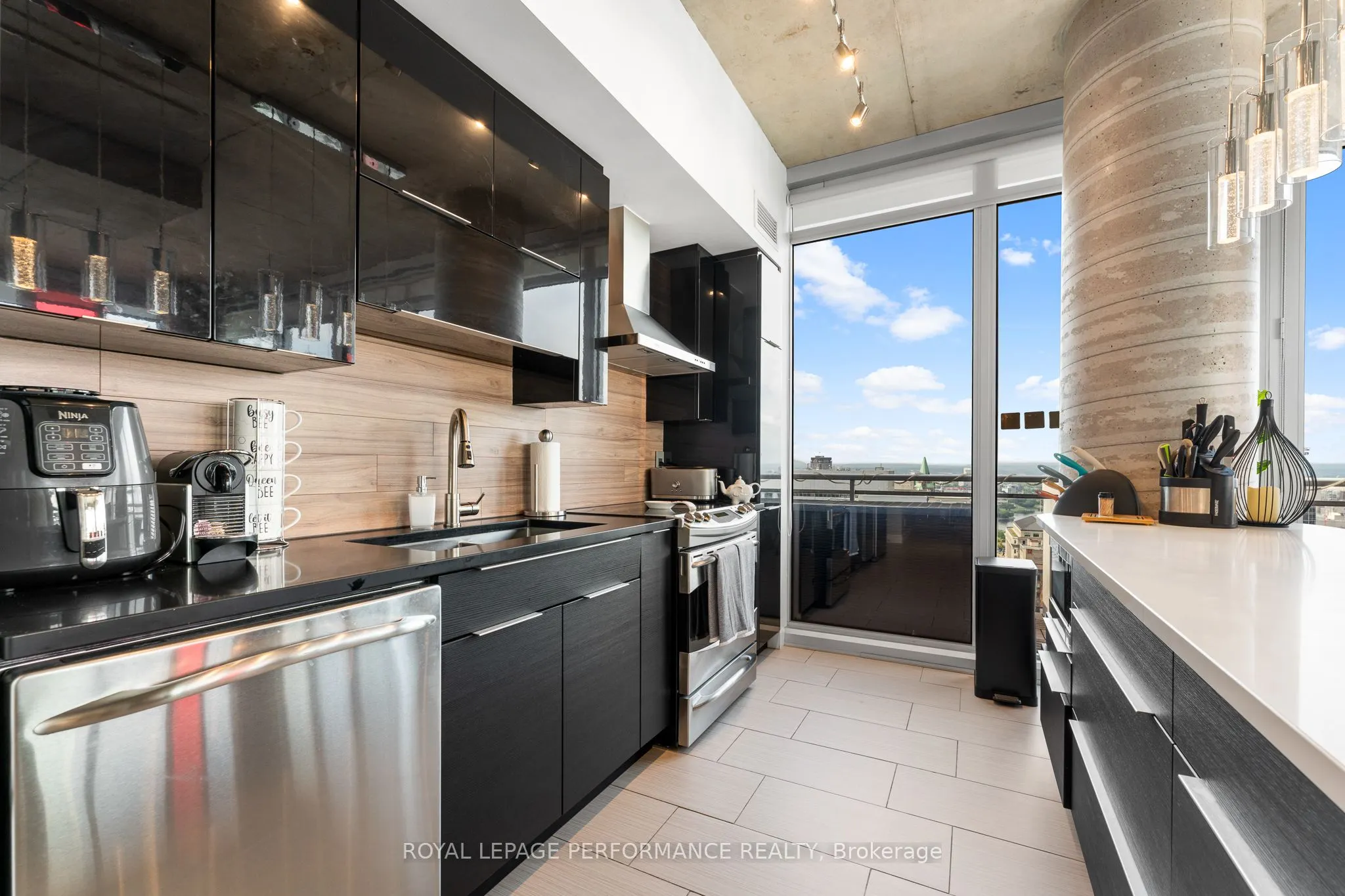 324 Laurier Avenue W, #2209