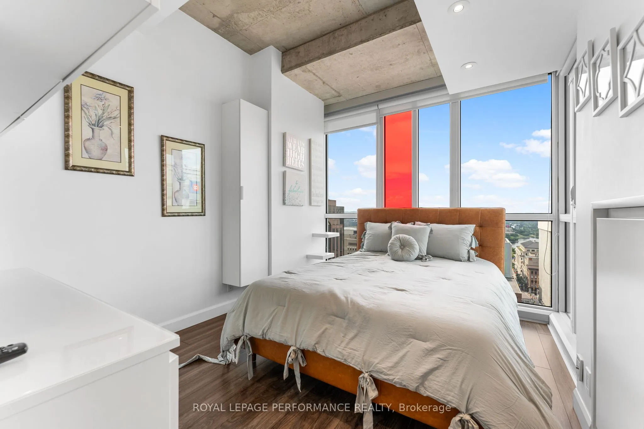 324 Laurier Avenue W, #2209