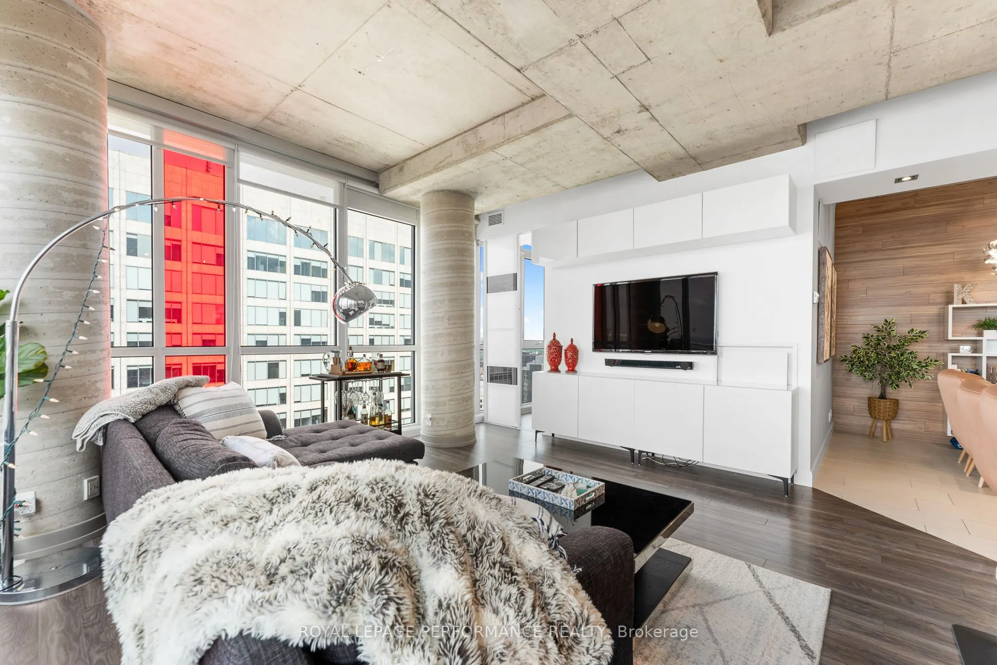 324 Laurier Avenue W, #2209