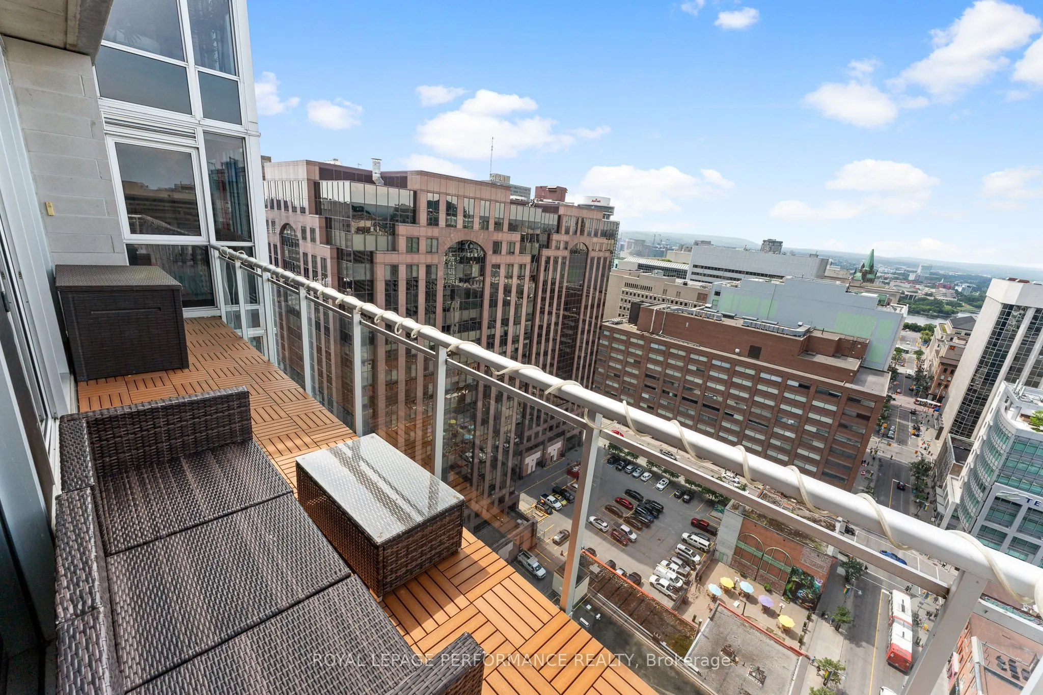 324 Laurier Avenue W, #2209