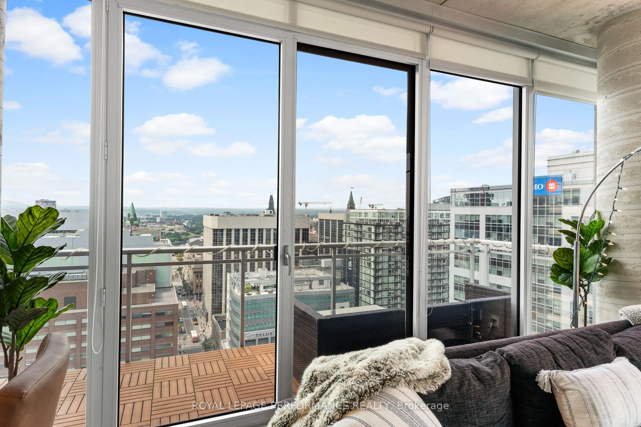 324 Laurier Avenue W, #2209