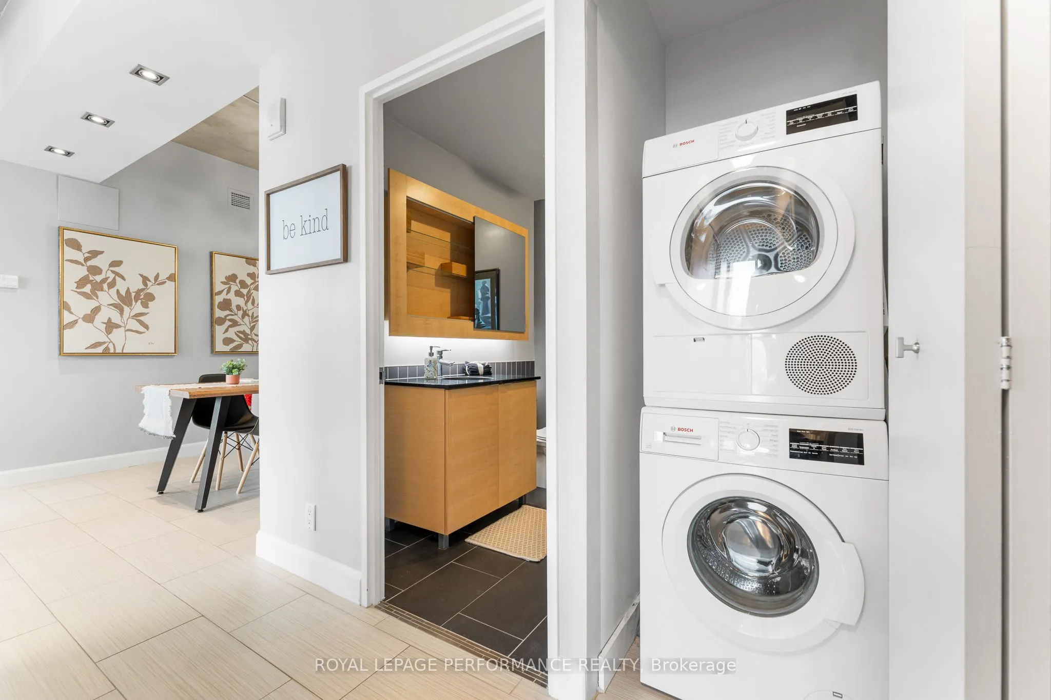 324 Laurier Avenue W, #2209
