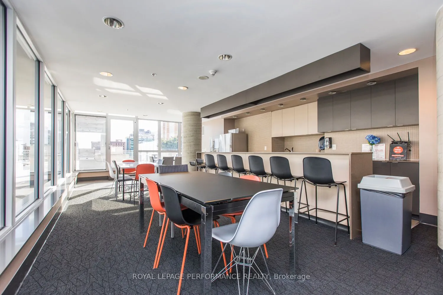 324 Laurier Avenue W, #2209