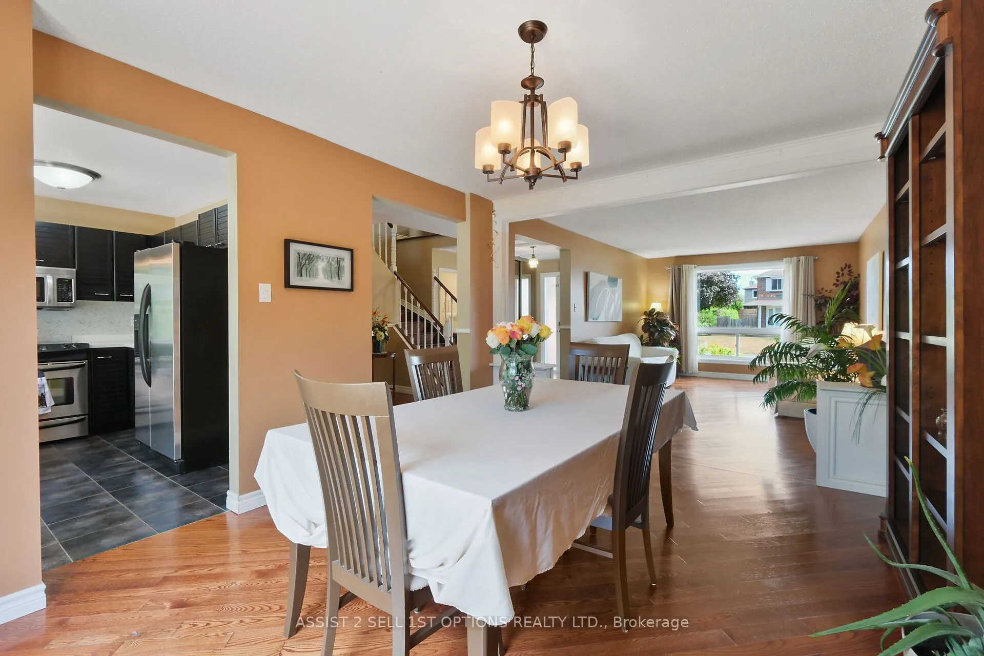 1884 Chaine Court