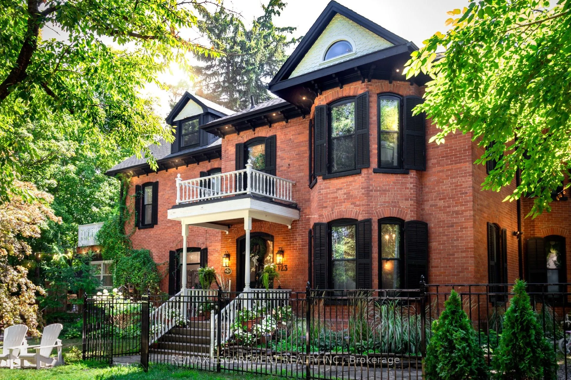 123 Main Street W