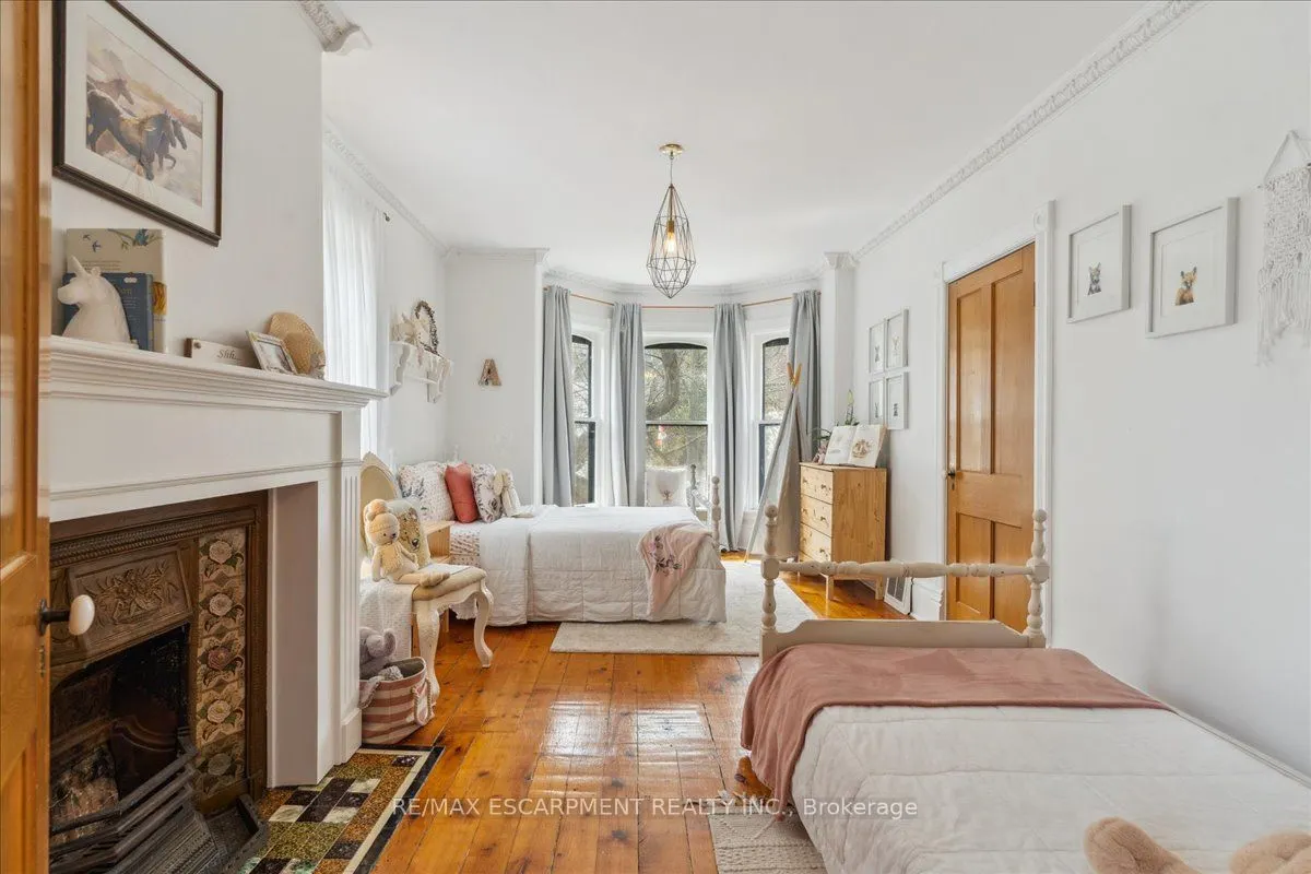 123 Main Street W