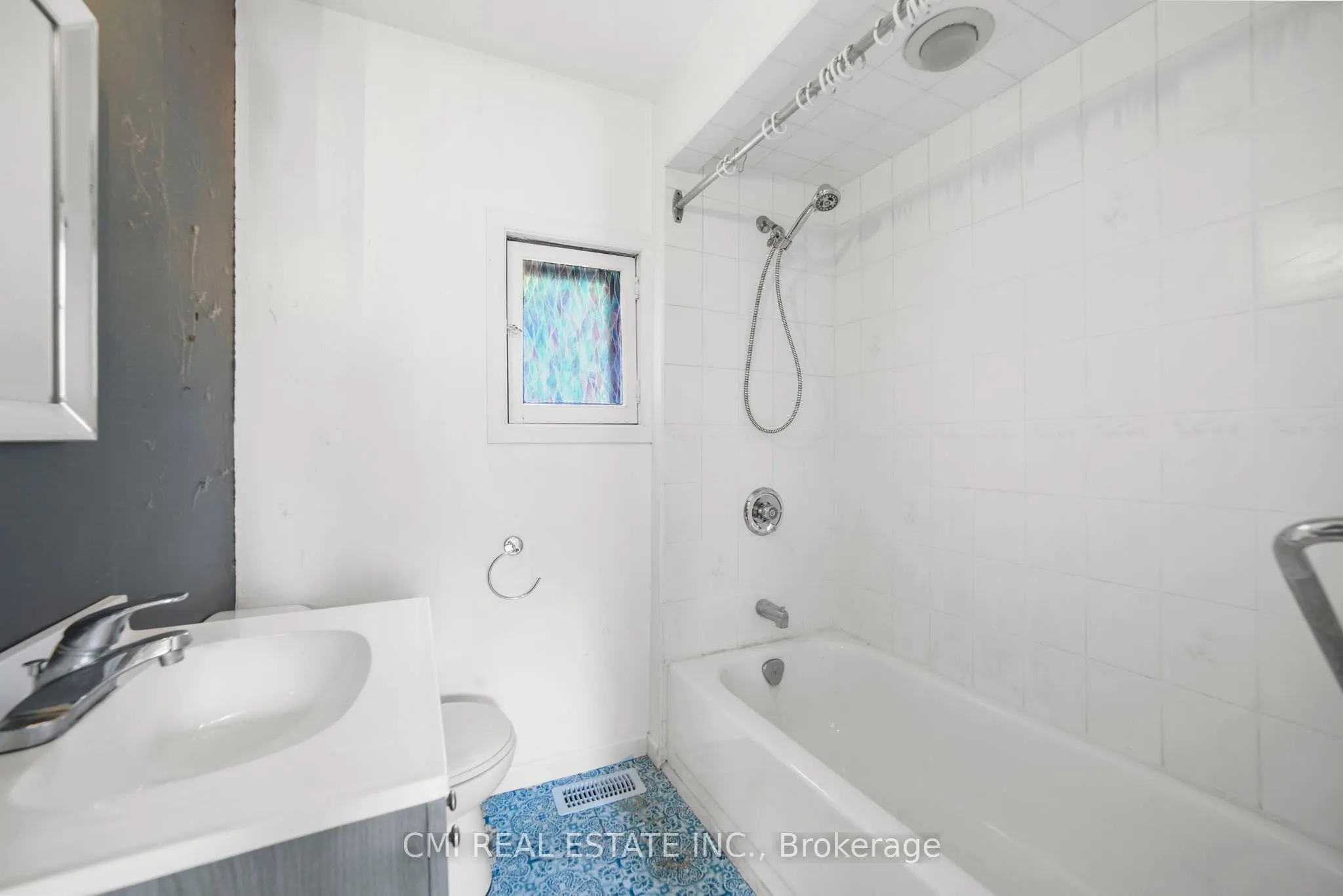 120 Second Avenue E