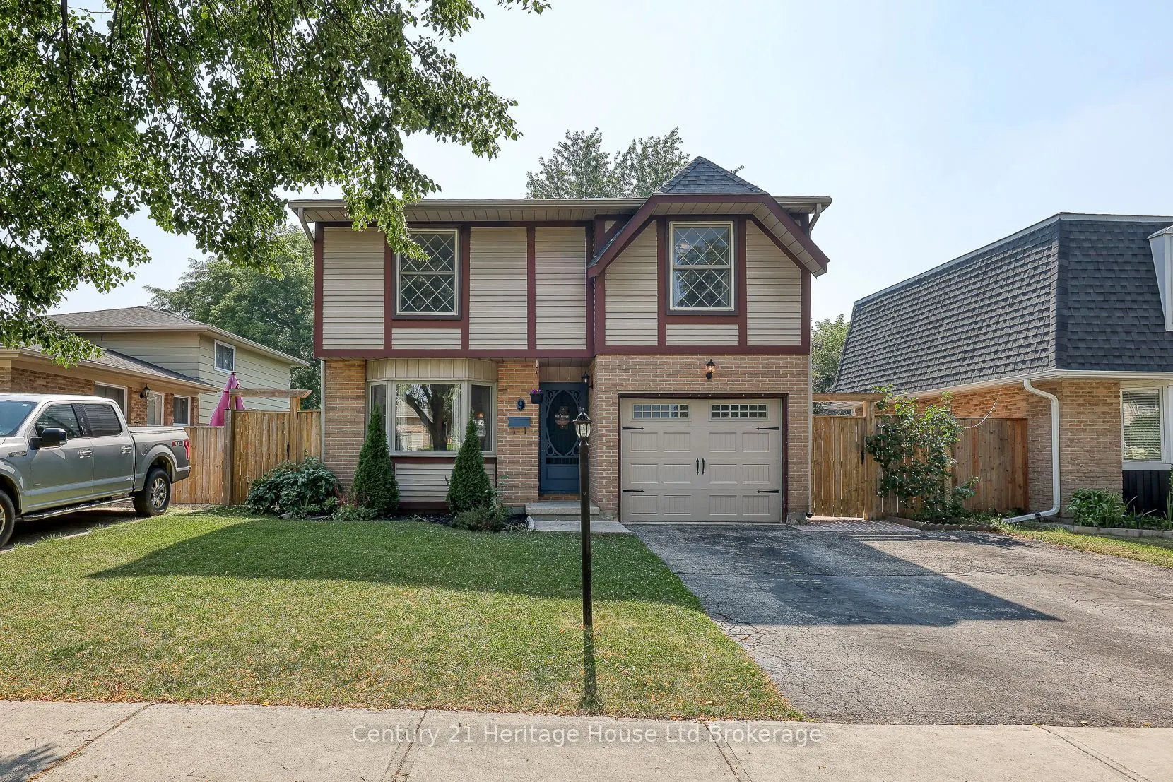 9 Edmunds Crescent