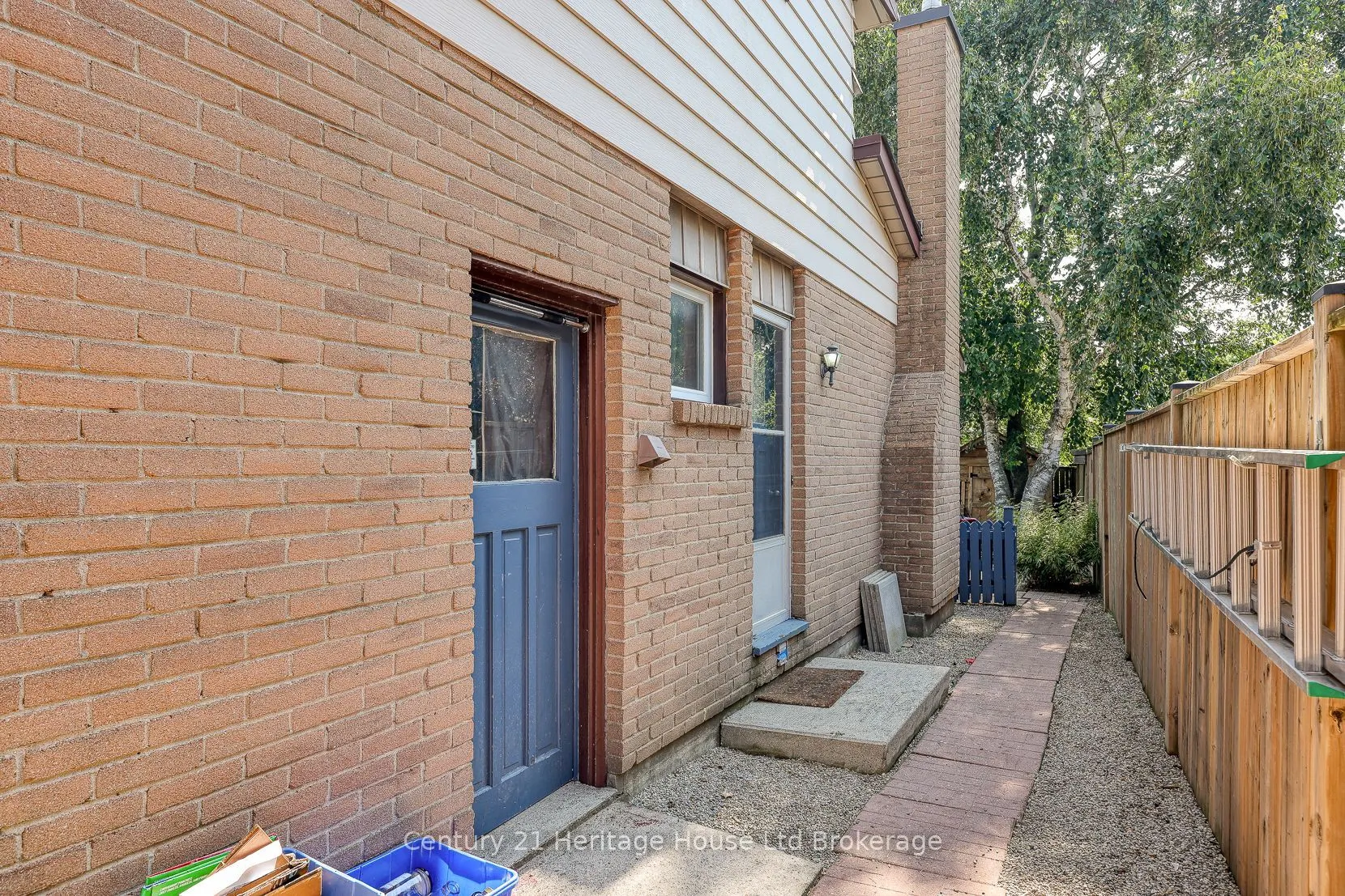 9 Edmunds Crescent