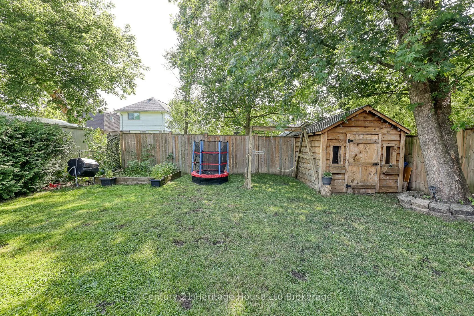 9 Edmunds Crescent