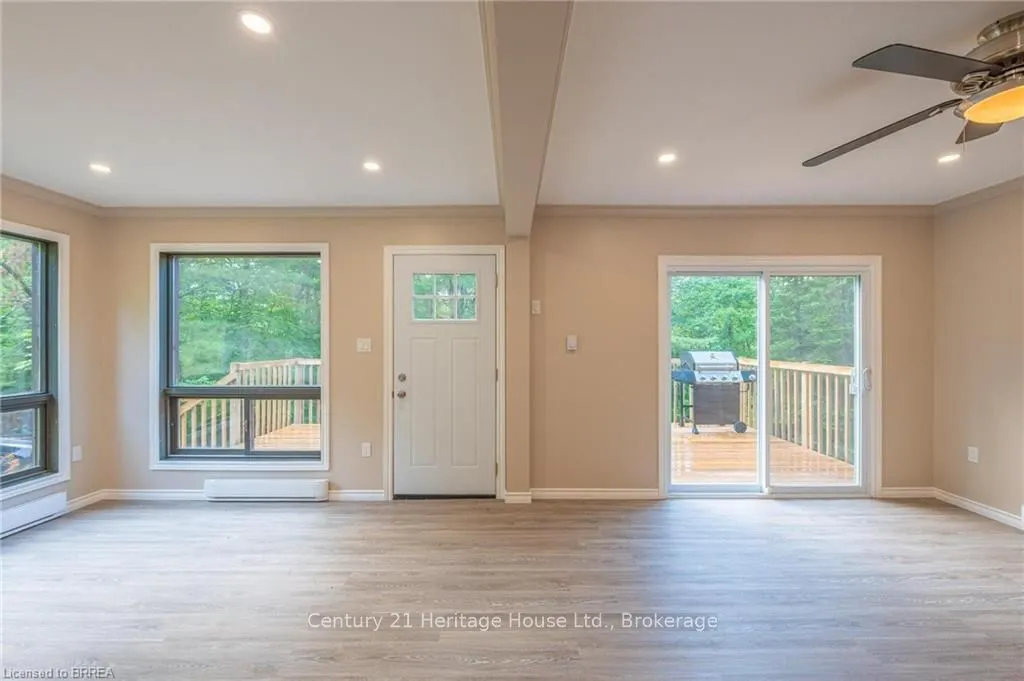1044 English Circle