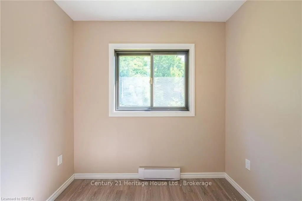1044 English Circle