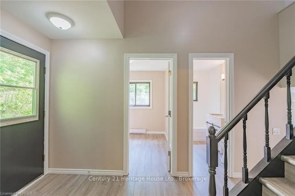 1044 English Circle