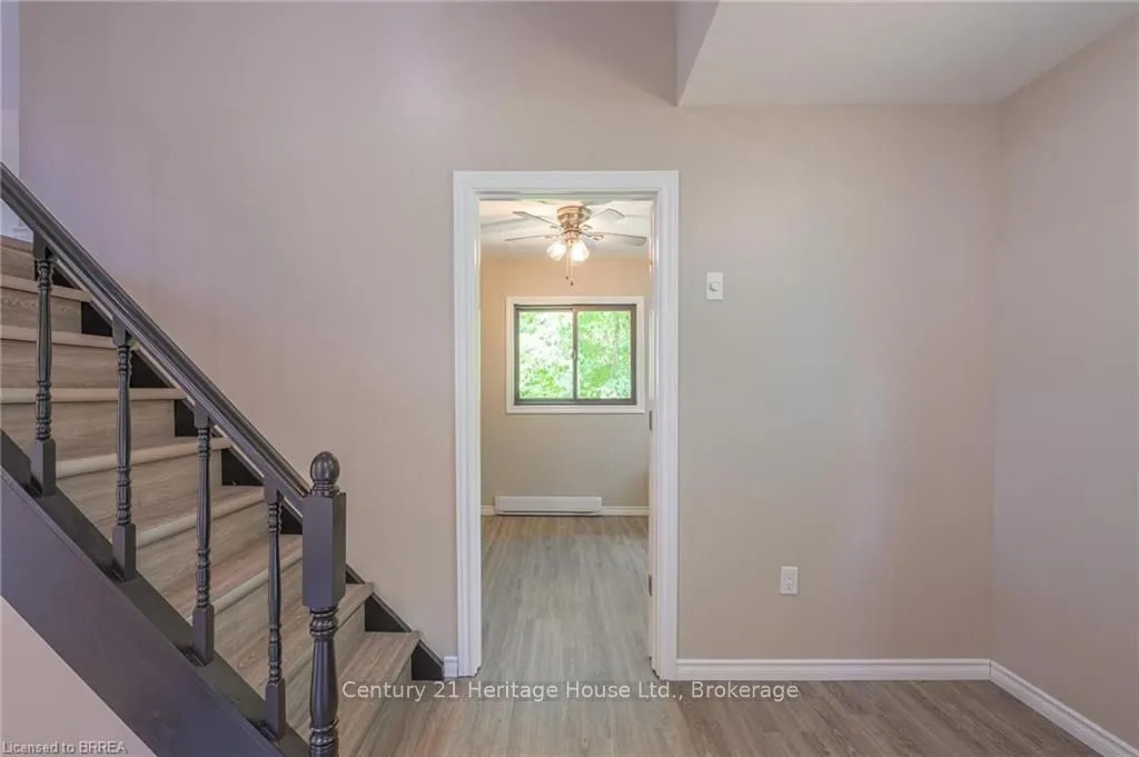 1044 English Circle