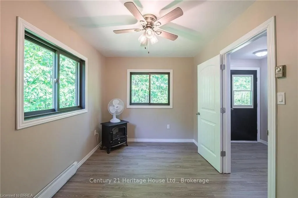 1044 English Circle