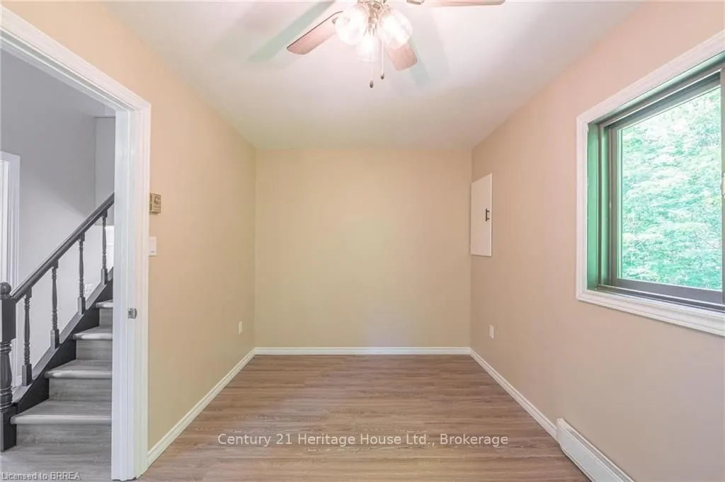 1044 English Circle