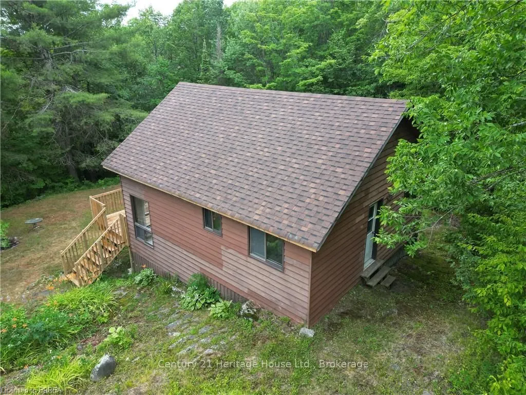 1044 English Circle