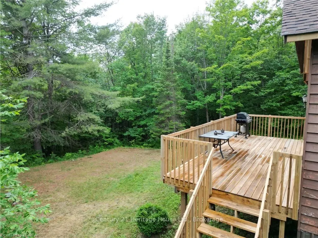 1044 English Circle