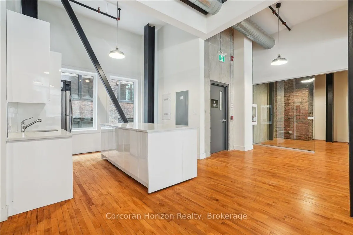12 JAMES Street N, #302