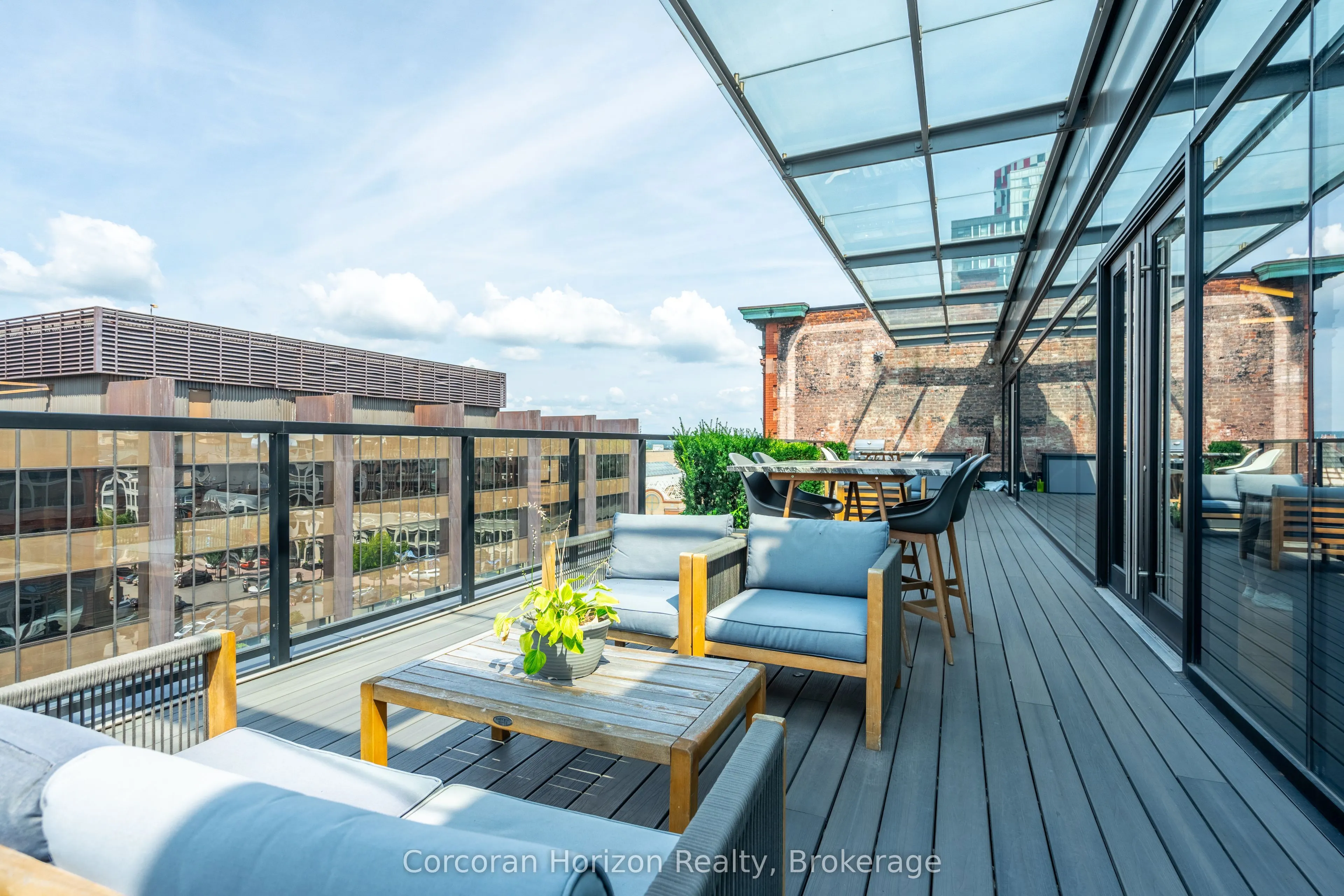 12 JAMES Street N, #302