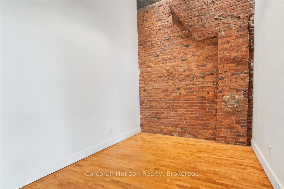 12 JAMES Street N, #302