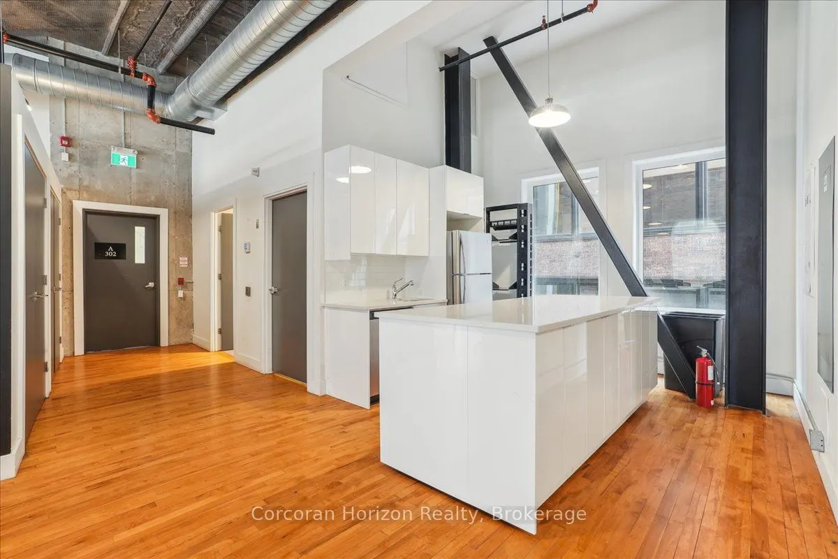 12 JAMES Street N, #302