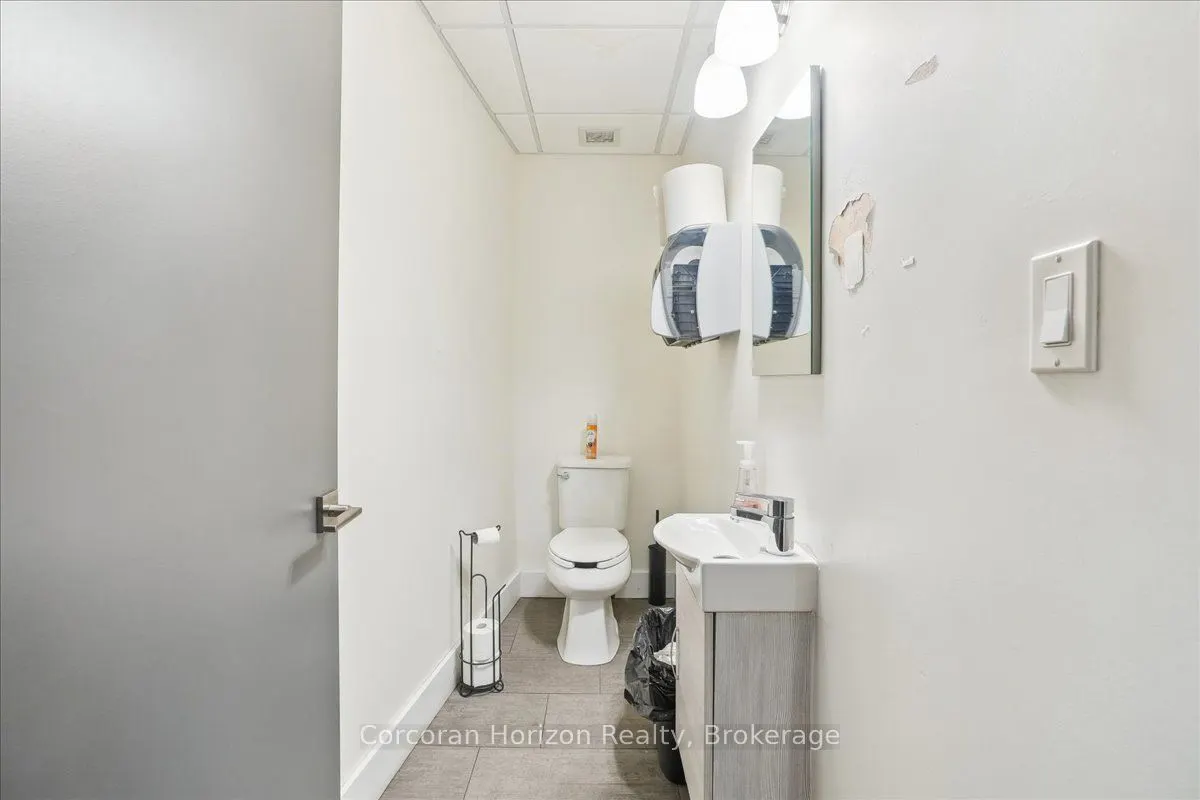 12 JAMES Street N, #302
