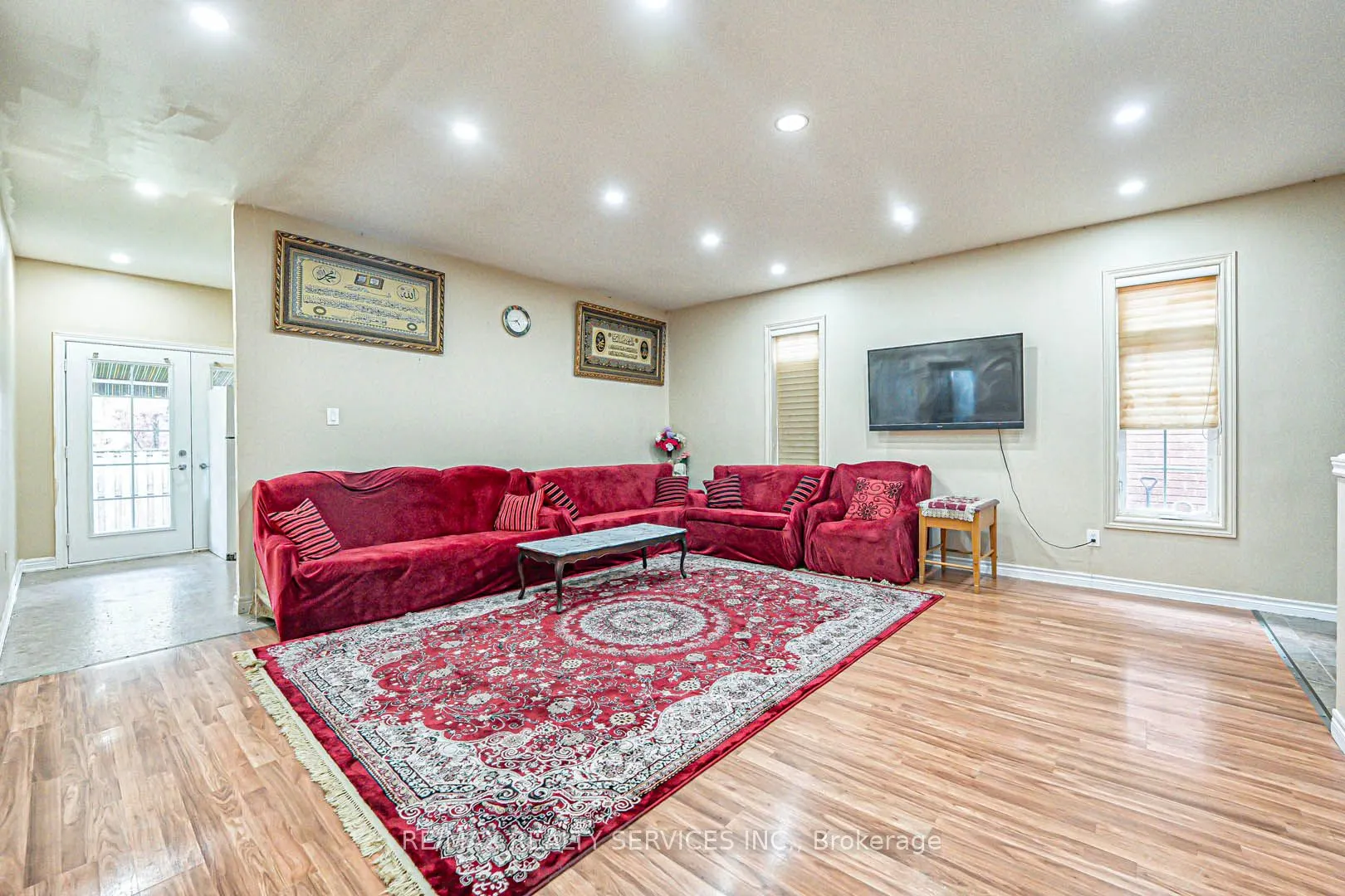 704 Stone Church Road E