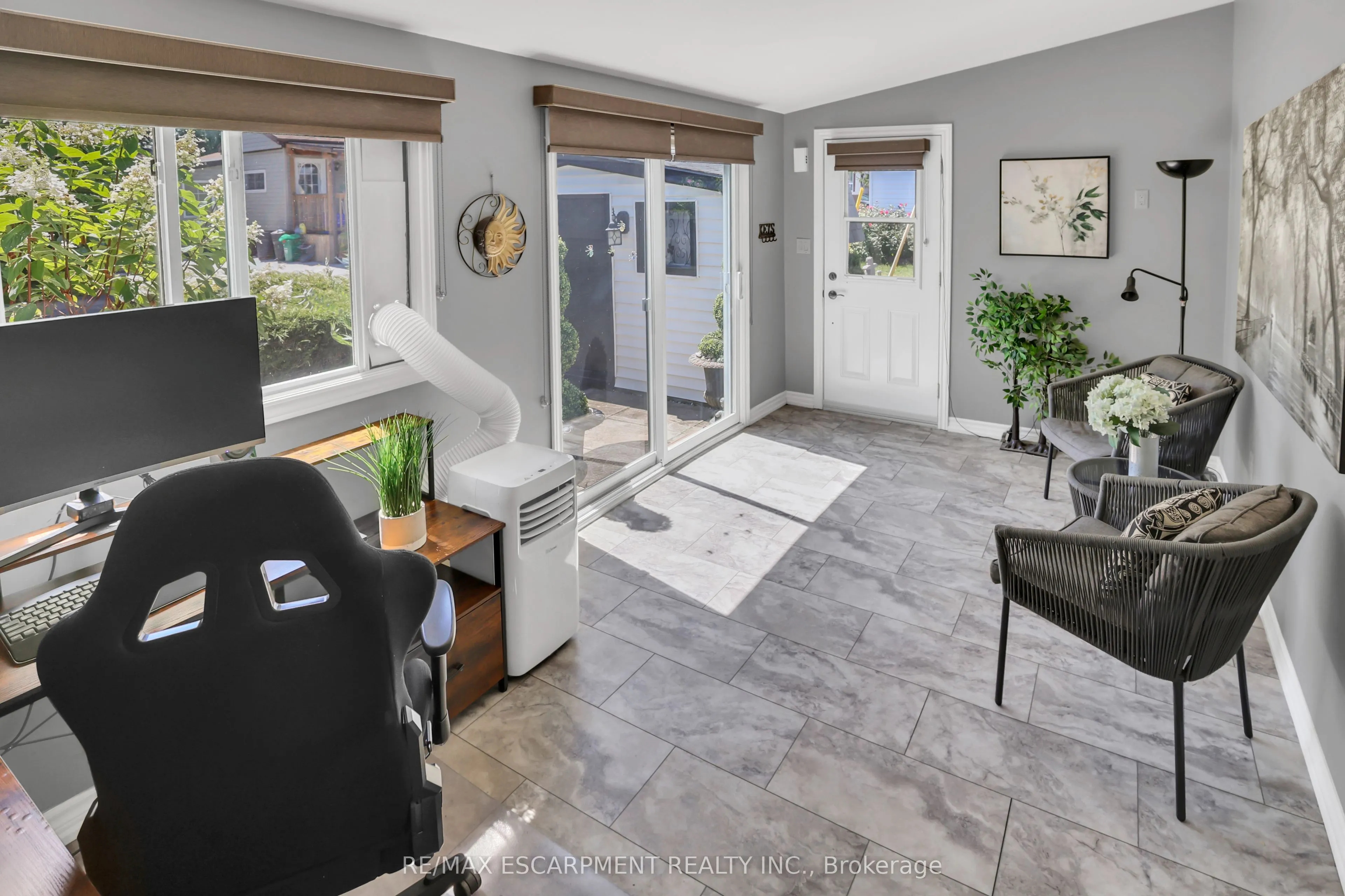 4450 Timothy Lane