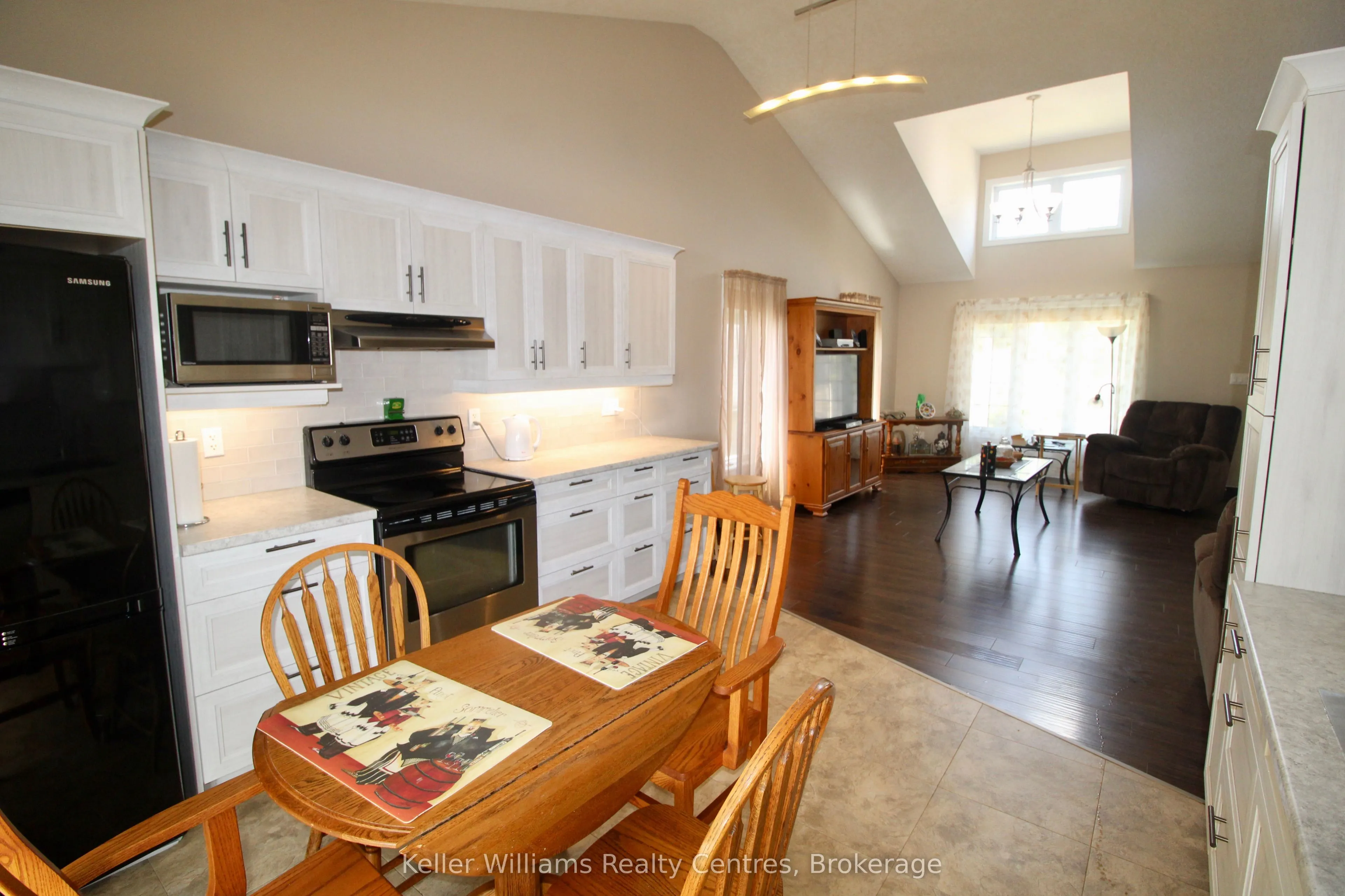 275 South Street E