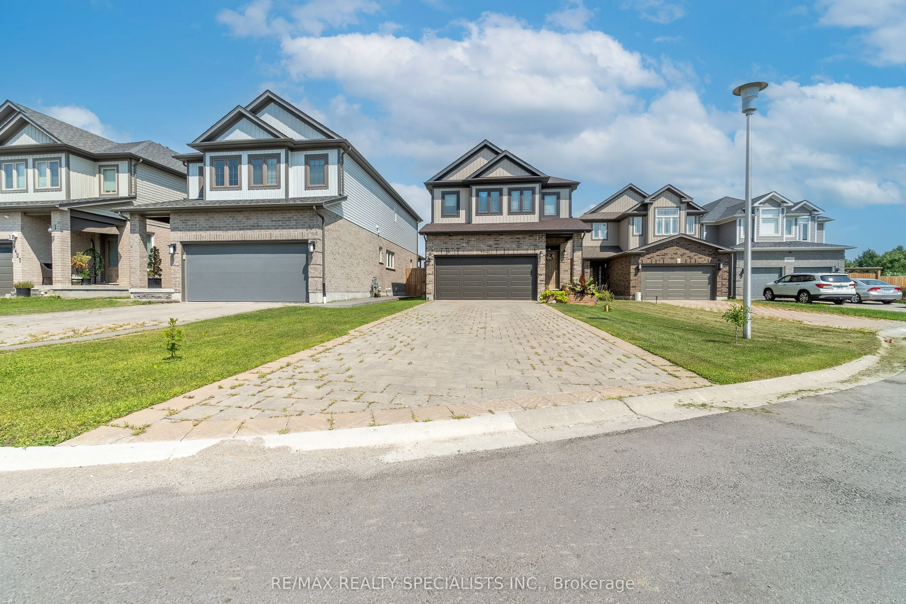 4435 Lismer Lane