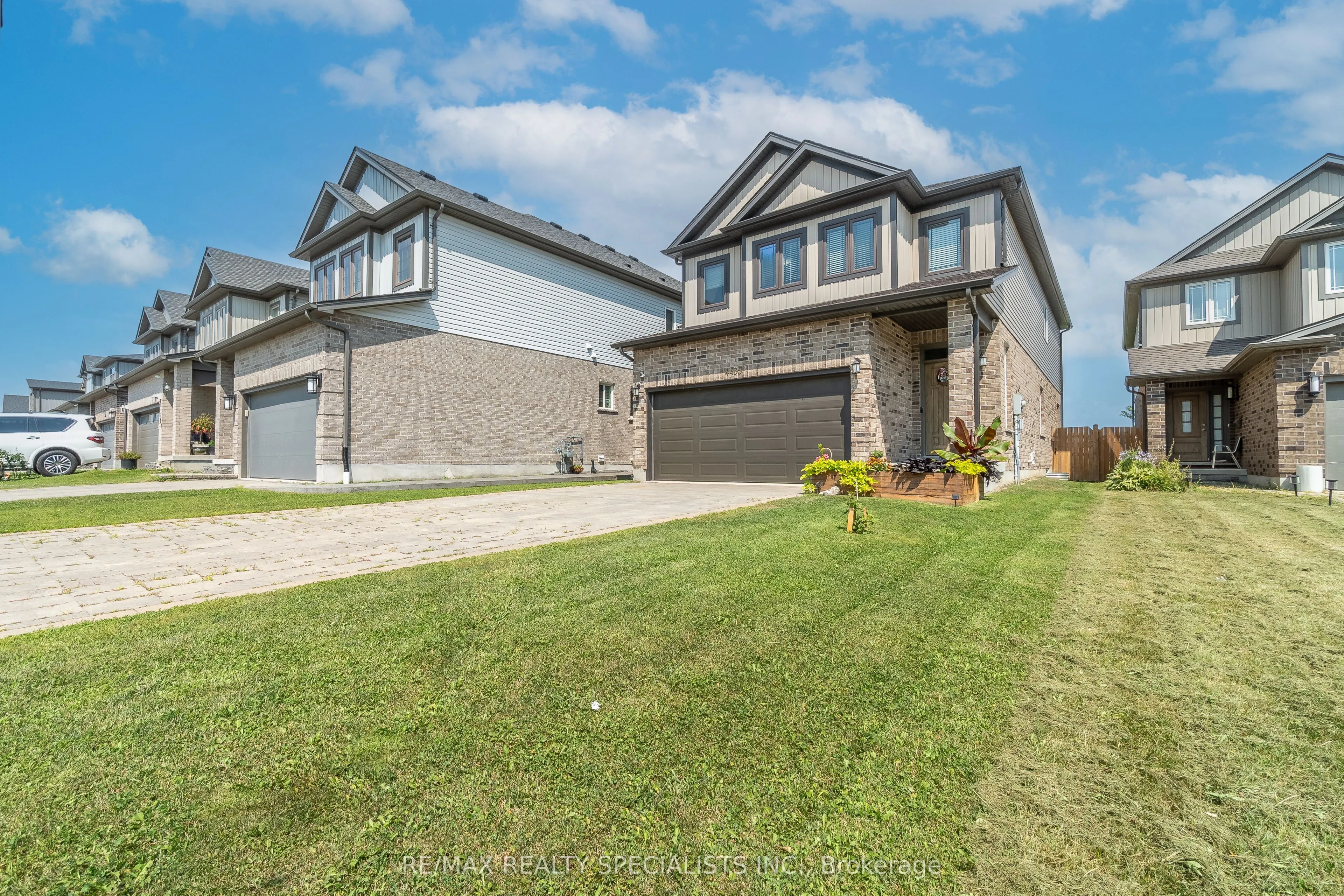 4435 Lismer Lane
