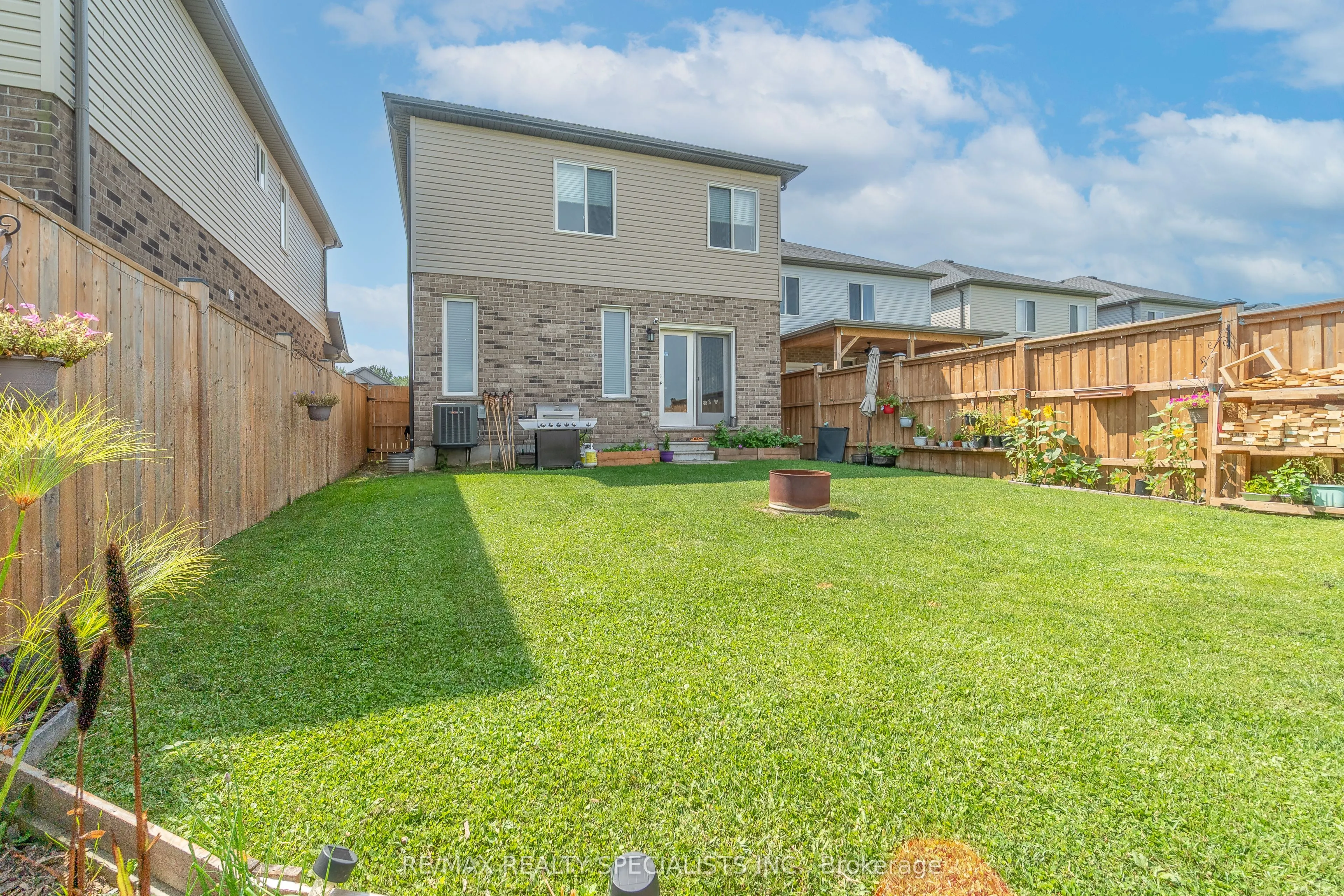 4435 Lismer Lane