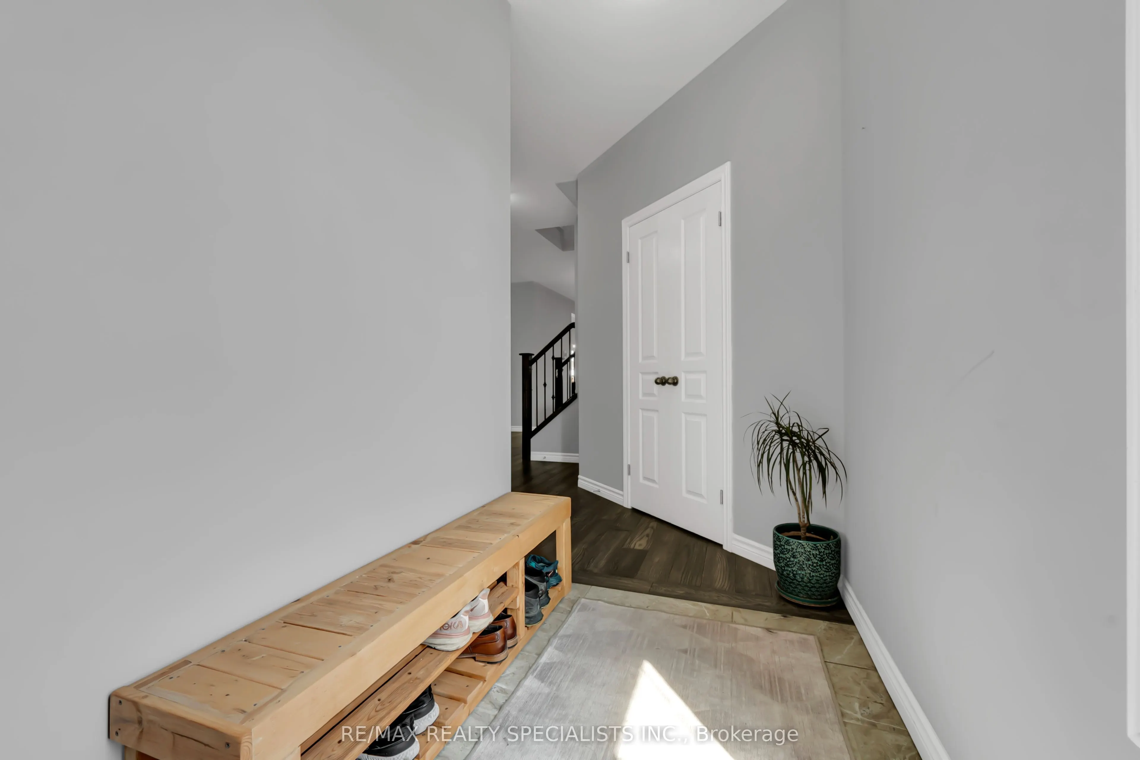 4435 Lismer Lane