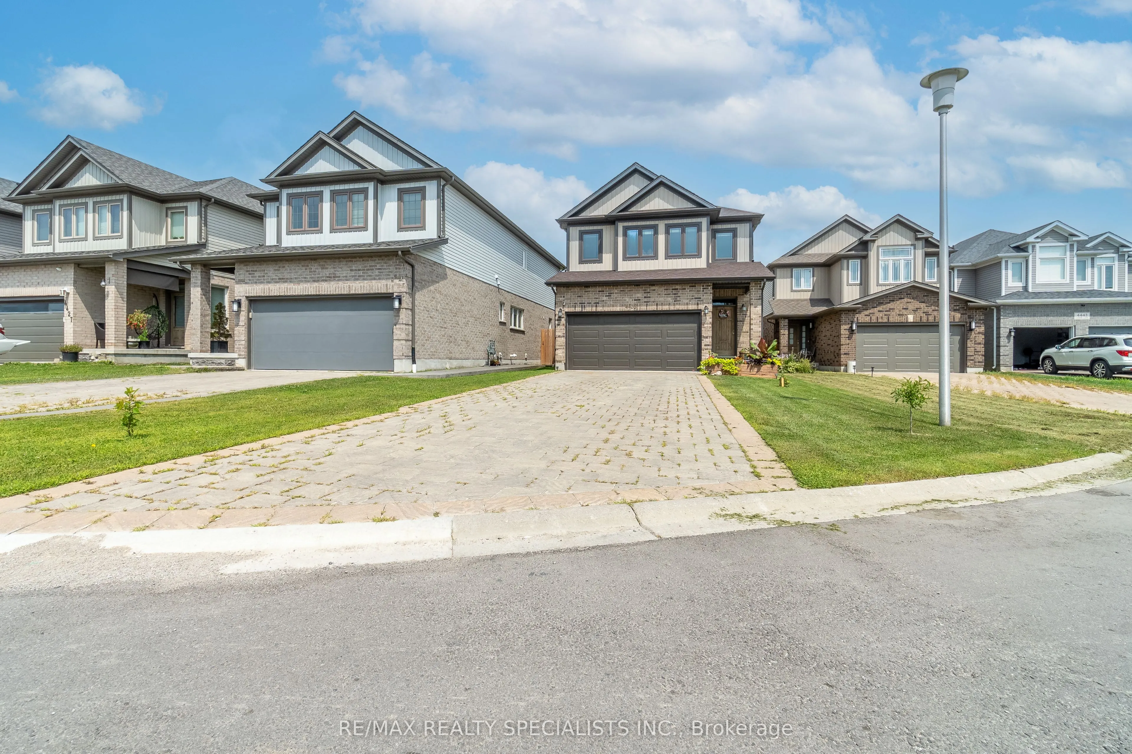 4435 Lismer Lane