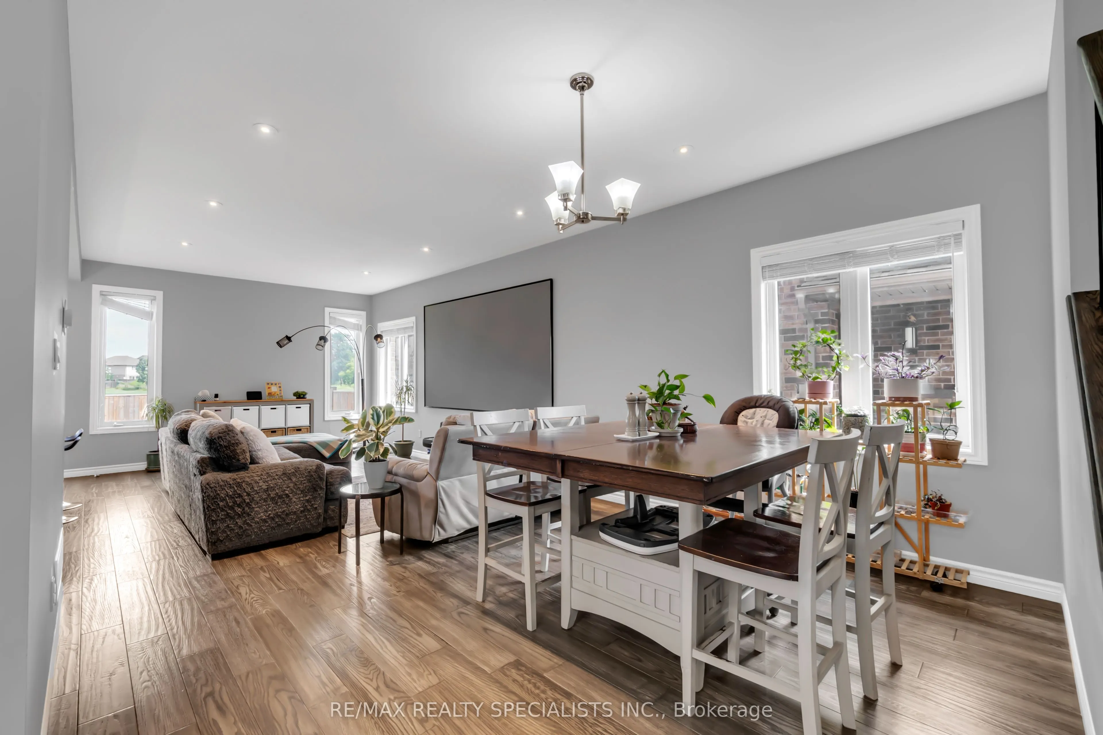 4435 Lismer Lane