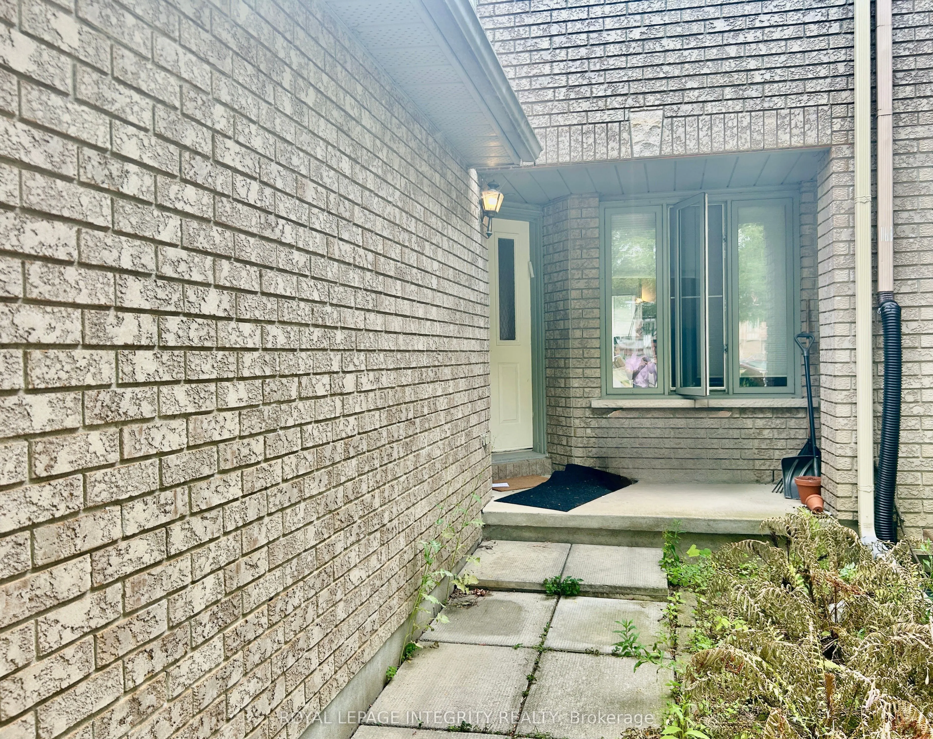 58 Westpointe Crescent