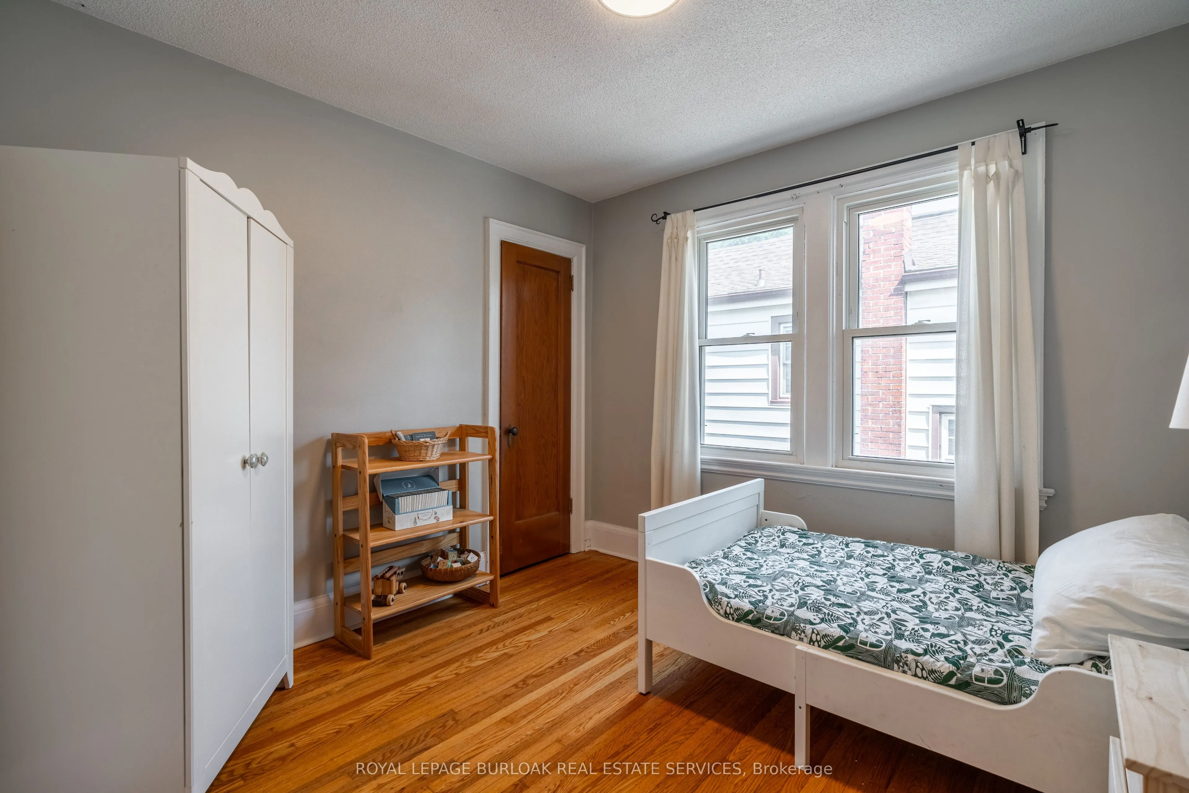 26 Weir Street S